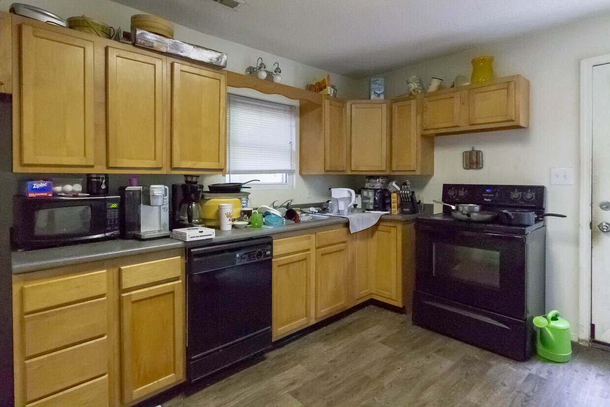 Primary Photo - Dishwasher Included