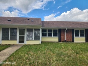 Building Photo - 341B Canterbury Ct
