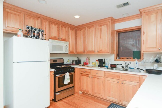 Foto del edificio - 824 W Buckingham Pl