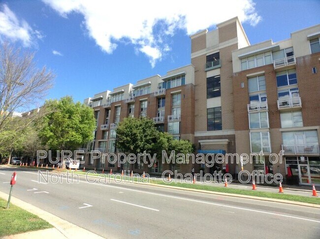 Foto del edificio - 718 W Trade St