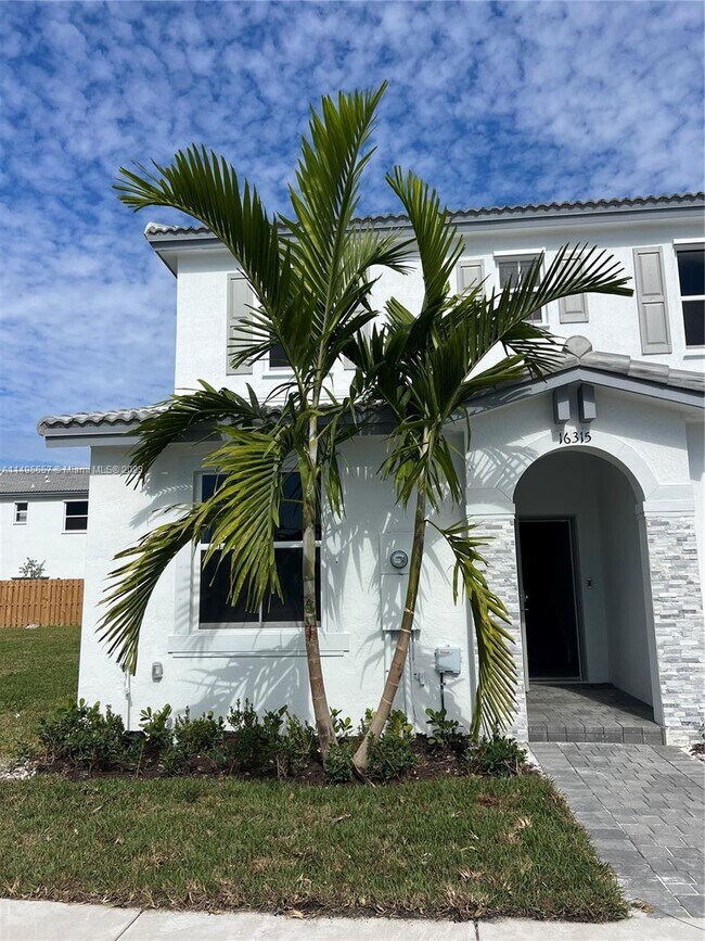 Building Photo - 16315 SW 292nd St