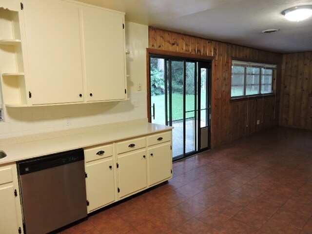 Building Photo - 2214 Joyner Dr