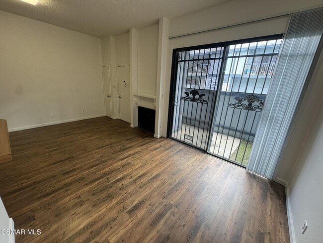 Foto del edificio - 14520 Plummer St