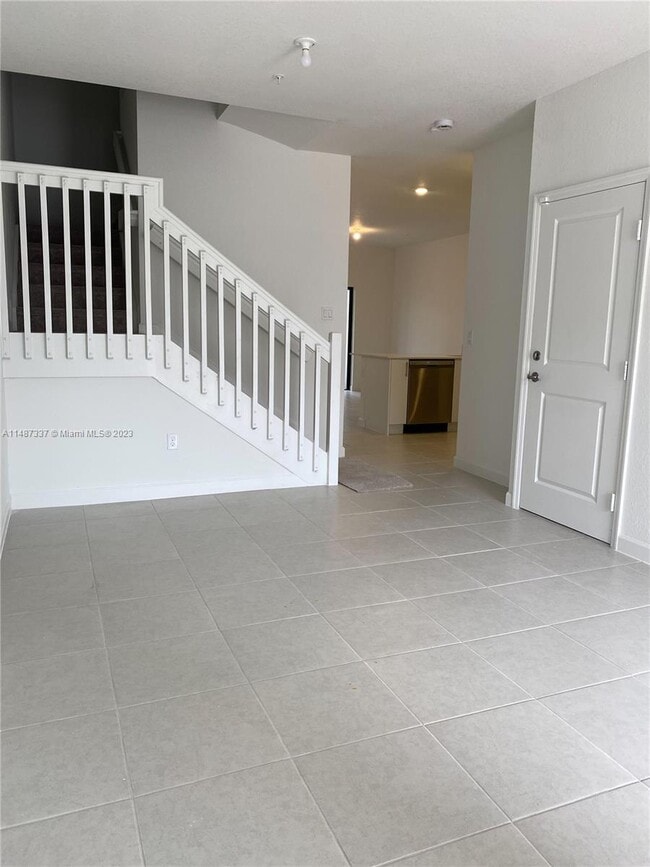 Building Photo - 247 SW 159th Dr