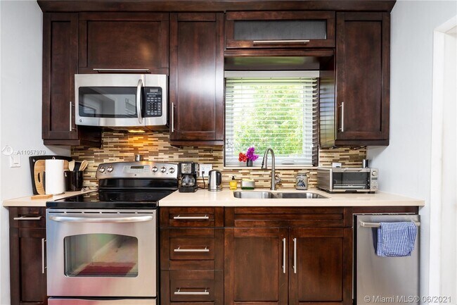 Foto del edificio - 1810 SW 32nd Ct