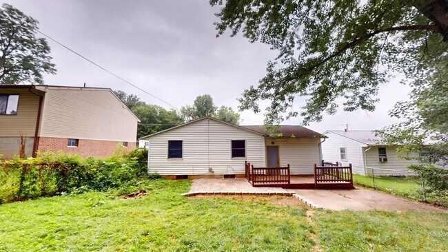 Building Photo - 3 bedroom Madison ranch w/garage