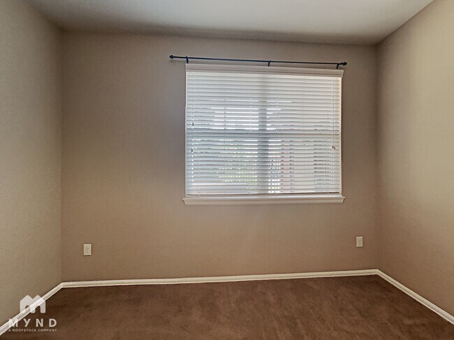 Foto del edificio - 9637 E 5th Ave