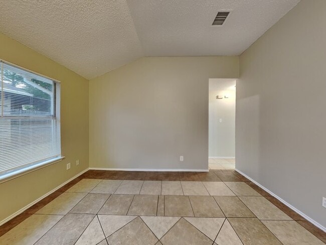 Building Photo - 3104 Stonewall Ln