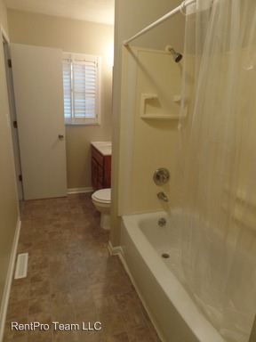 Building Photo - 2525 Crestview Dr