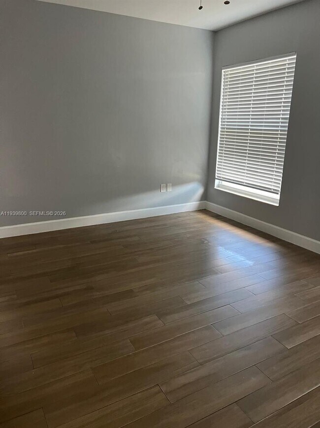 Foto del edificio - 1221 NE 9th St