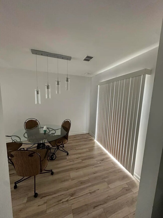 Foto del edificio - 283 Flagstone Way