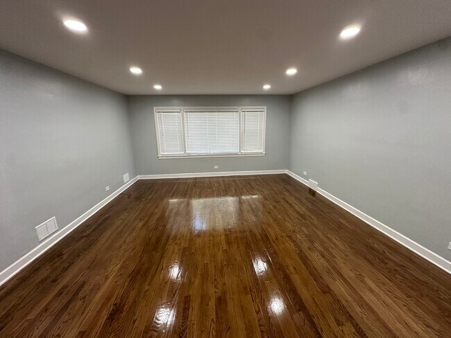 Foto del edificio - 8232 Keating Ave