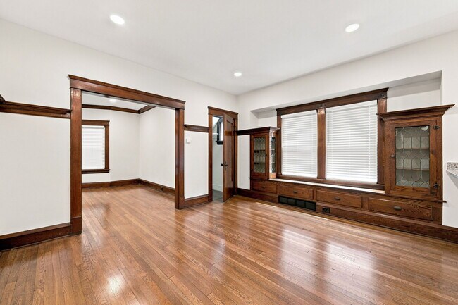 Foto del edificio - 1320 W 64th St