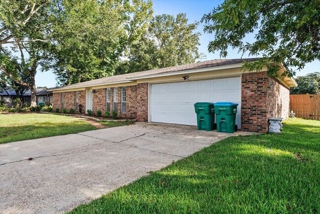 Building Photo - 2315 Robert Dr