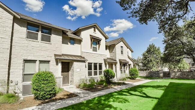 Foto del edificio - 13800 Lyndhurst St