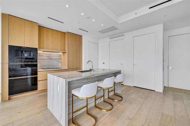 Building Photo - 8701 Collins Ave