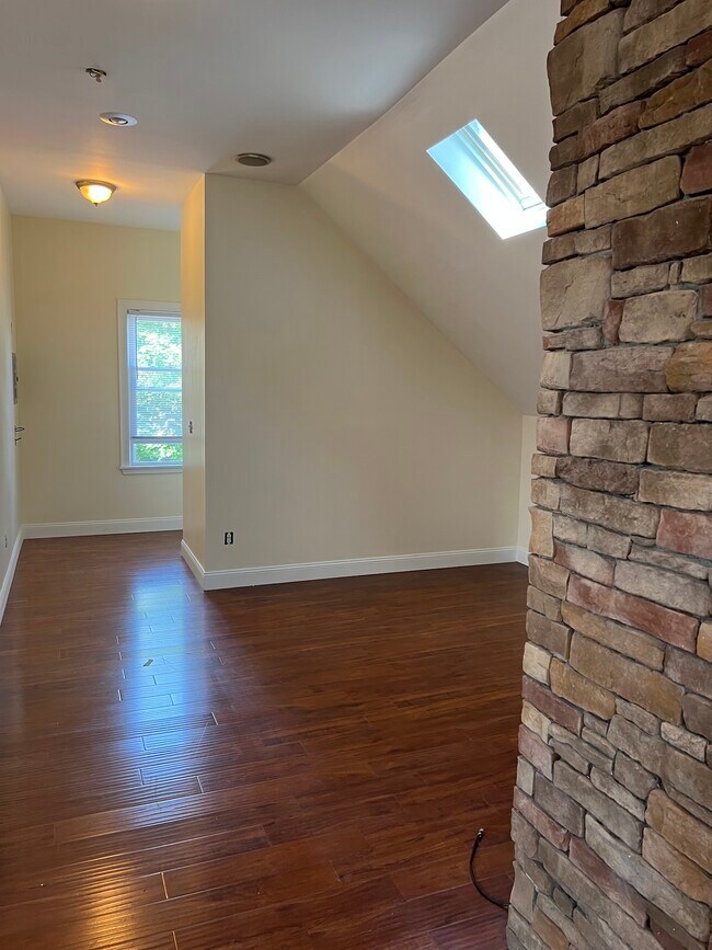 Building Photo - 167 Merrimac St