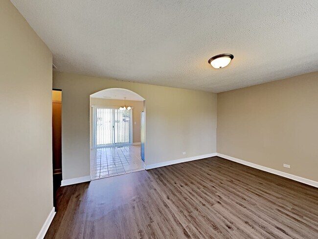 Building Photo - 3805 Clipper Dr