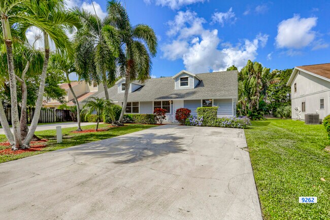 Building Photo - 9262 Green Meadows Way
