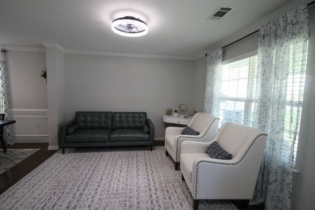 Building Photo - Exclusively Offered By Muse Realty Rentals...