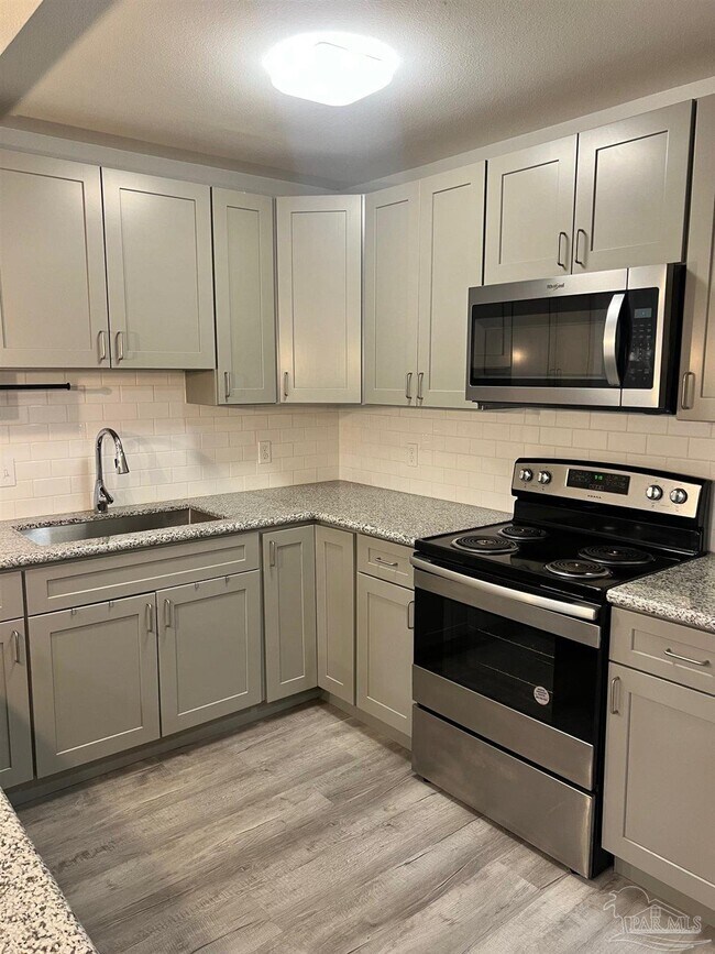 Building Photo - 4985 Catalina Cir