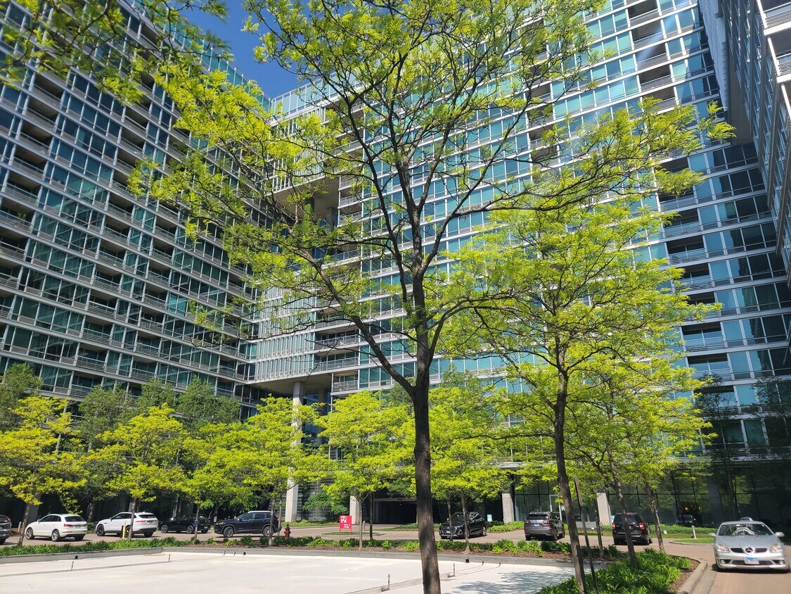 9655 Woods Dr Unit 306, Skokie, IL 60077 Condo for Rent in Skokie, IL