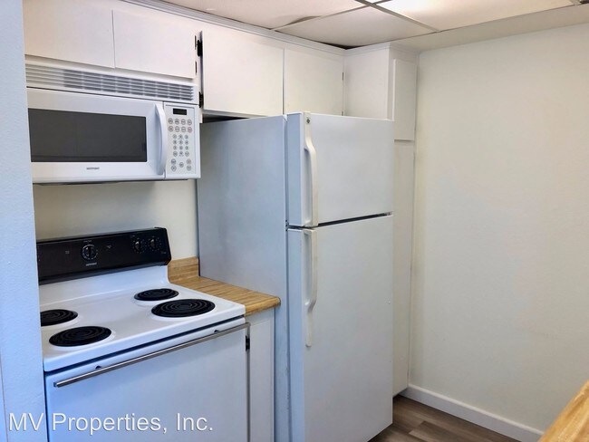 Building Photo - 390 Stratford Ct