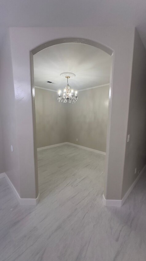 Foto principal - 7118 Rhone Dr