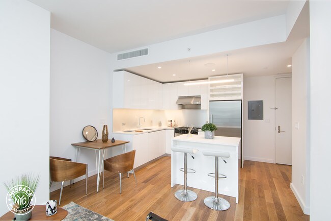 Building Photo - 436 Albee Sq