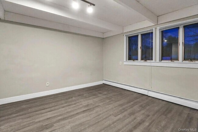 Foto del edificio - 44 University Heights Dr