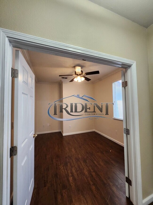 Foto del edificio - 3-bedroom 2-bath home with den located in Edgewater