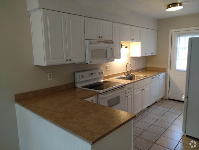 Building Photo - 441 Hickory Hill Dr