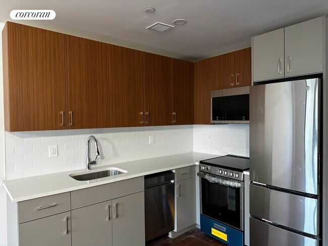 Foto del edificio - 83-15 Parsons Blvd