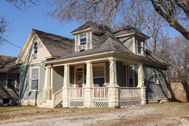 Building Photo - 1037 W State St