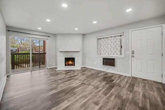 Foto del edificio - Spacious 1 Bed 1 Bath in the heart of Aurora! LEASING SPECIAL!!