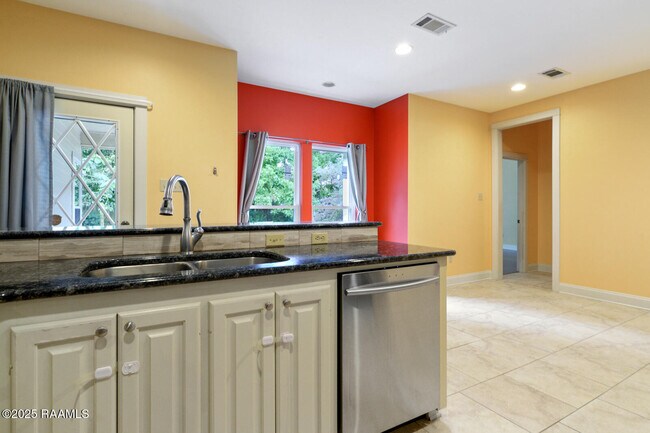 Foto del edificio - 9442 Boone Ave
