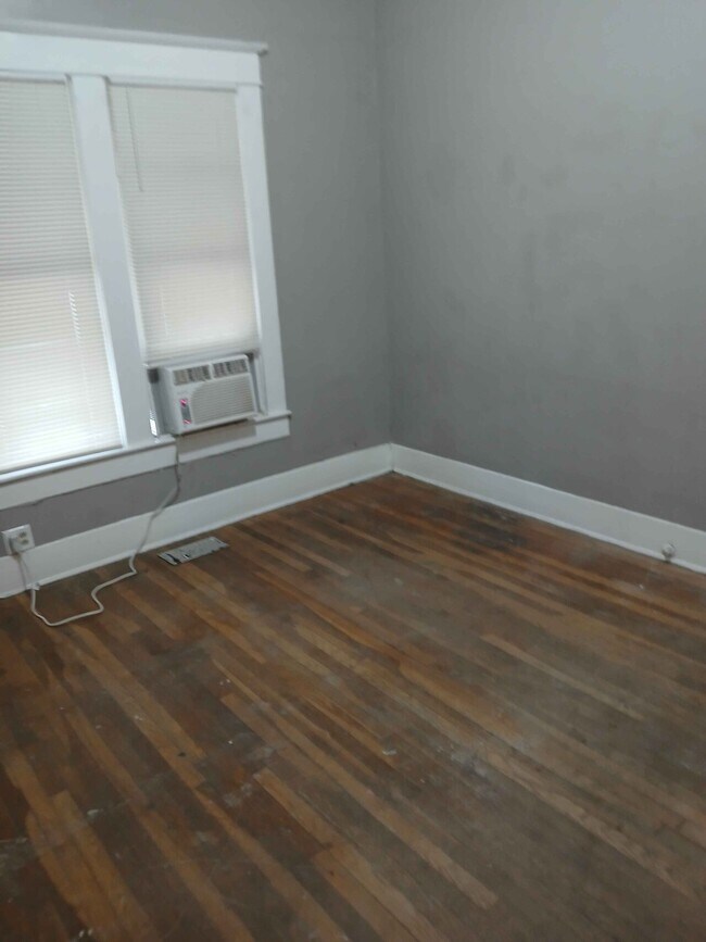 Building Photo - 209 N Carpenter St