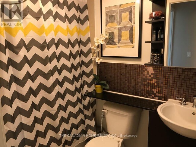 Building Photo - 397 Front St W