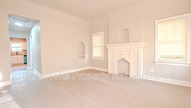 Building Photo - 2201 Glen Ellyn St