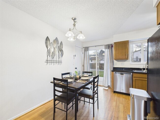 Foto del edificio - 4603 S Dudley St