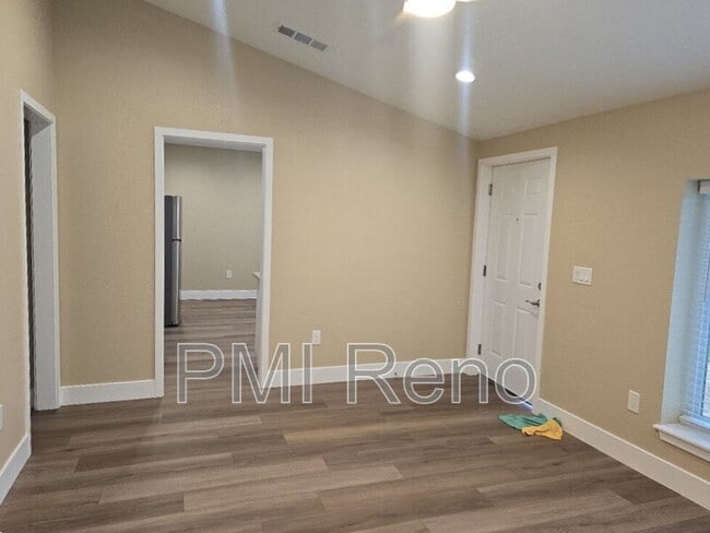 Building Photo - 450 Tracy Ln