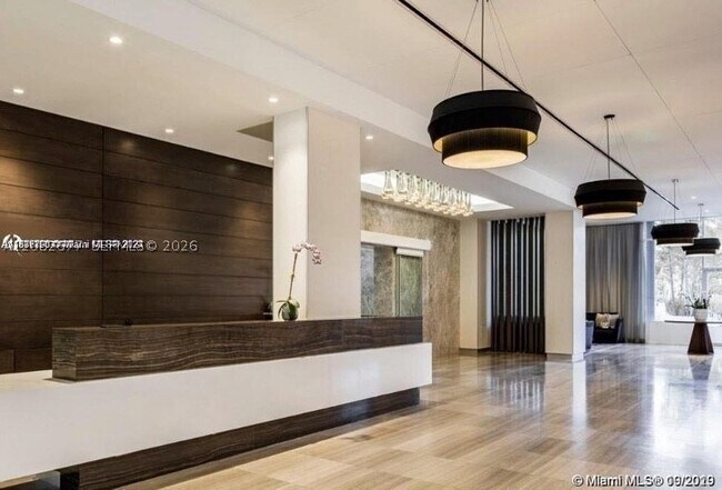 Foto del edificio - 100 Bayview Dr