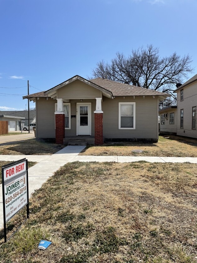 Foto principal - 165 W 5th St