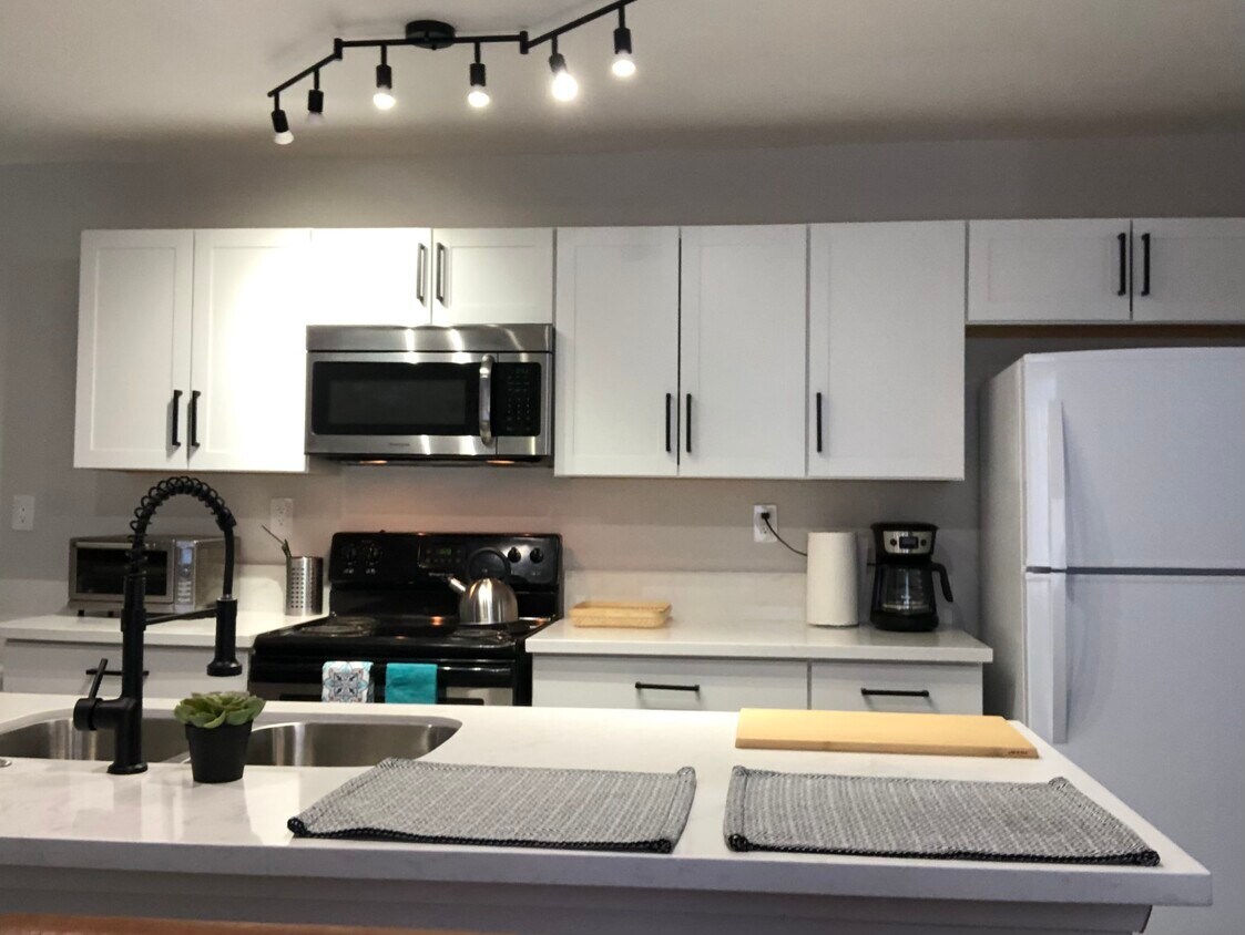 Shared Kitchen - 2904 Richfield Blvd