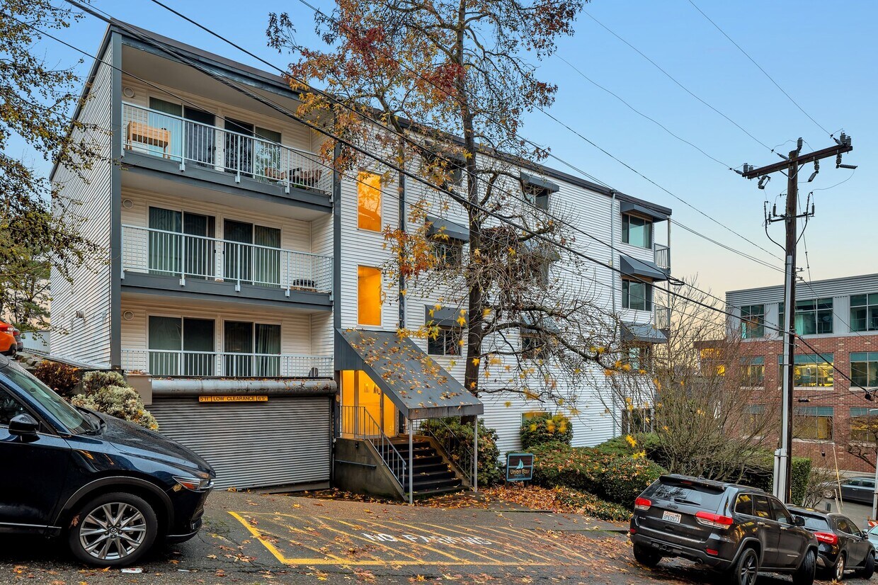 762 Hayes St Unit 45, Seattle, WA 98109 Condo for Rent in Seattle