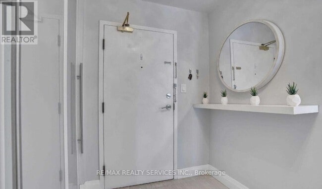 Photo du bâtiment - 350 Webb Dr