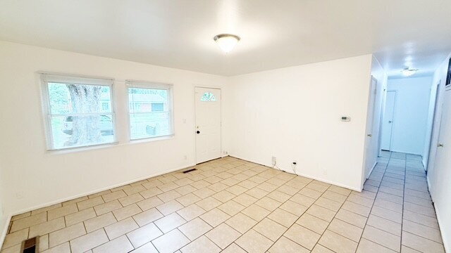 Foto del edificio - WEST SIDE 3 BEDROOM RANCH HOME AVAILABLE NOW!