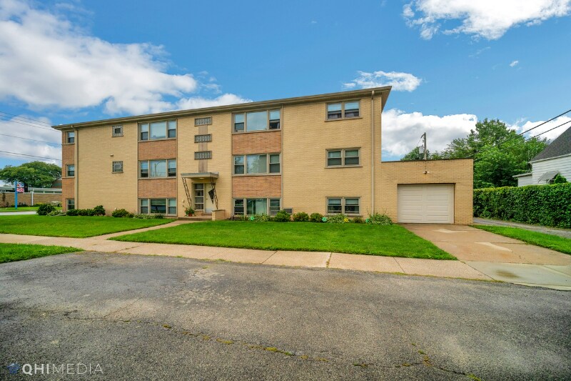 Primary Photo - 3205 W 97th St
