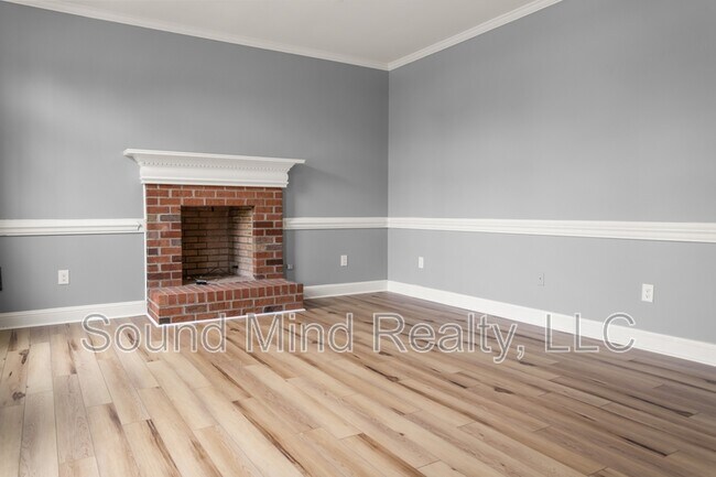 Building Photo - 933 Beechwood Dr