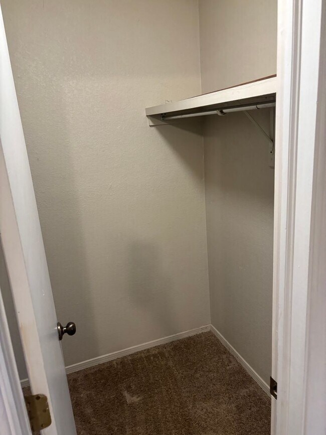 Foto del edificio - 5475 Valle Alegre